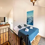 Authentic Stone House Lola بيت للعطل