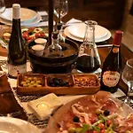 Authentic Stone House Lola بيت للعطل