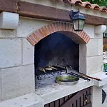 بيت للعطل Authentic Stone House Lola