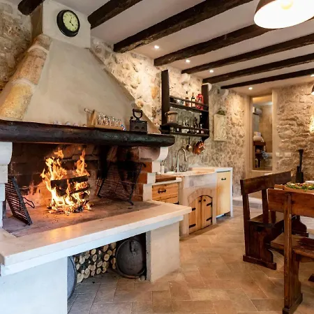 Semesterbostad Authentic Stone House Lola Makarska