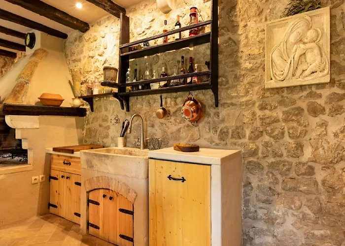 Authentic Stone House Lola Μακάρσκα