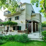 Дом отдыха Authentic Stone House Lola