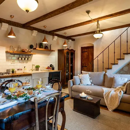 Authentic Stone House Lola בית נופש