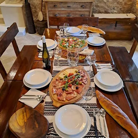 Authentic Stone House Lola בית נופש מאקרסקה