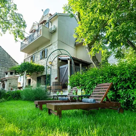 Ferienhaus Authentic Stone House Lola