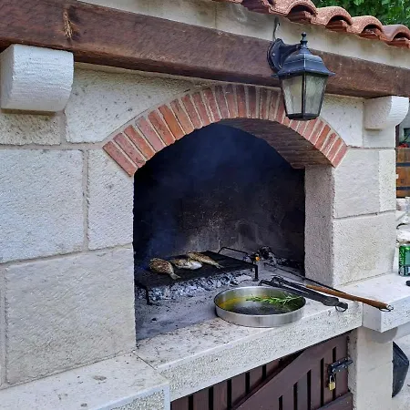 בית נופש Authentic Stone House Lola