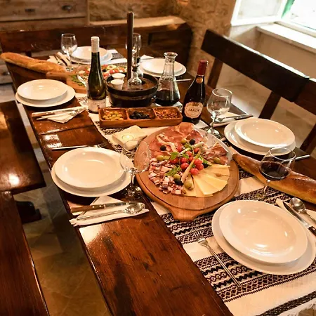 בית נופש Authentic Stone House Lola