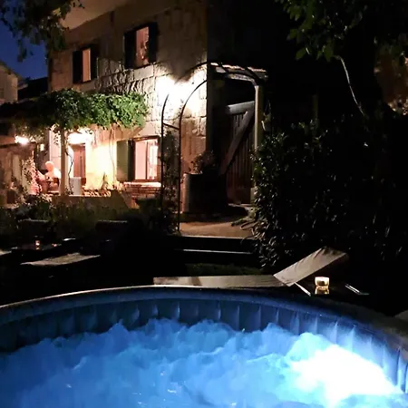 בית נופש Authentic Stone House Lola *