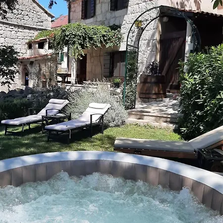 Authentic Stone House Lola *