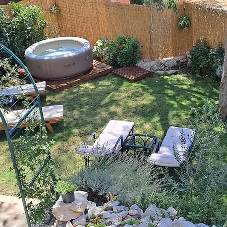 בית נופש Authentic Stone House Lola