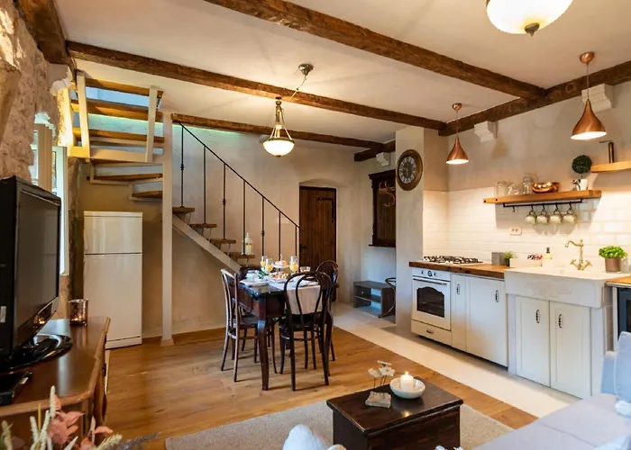 Authentic Stone House Lola *