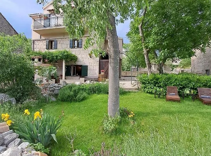 Authentic Stone House Lola *