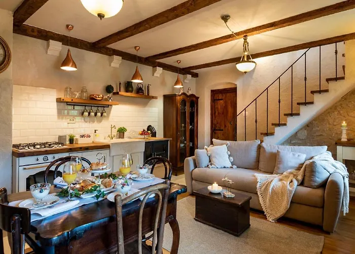 Authentic Stone House Lola בית נופש