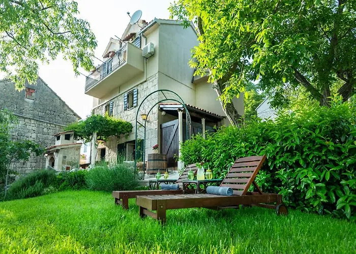 Vakantiehuis Authentic Stone House Lola