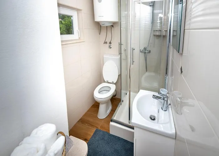 Authentic Stone House Lola בית נופש *