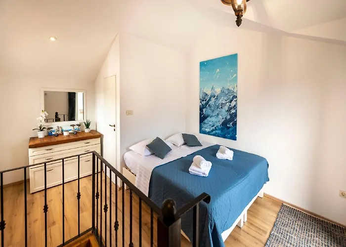 Authentic Stone House Lola Vakantiehuis