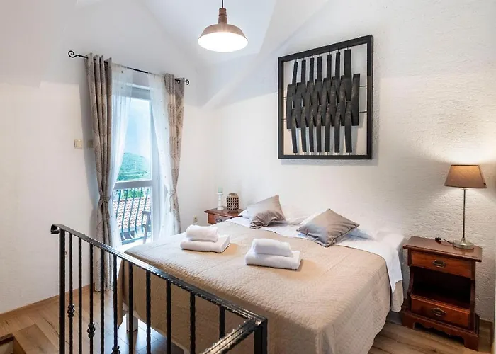 Vakantiehuis Authentic Stone House Lola *