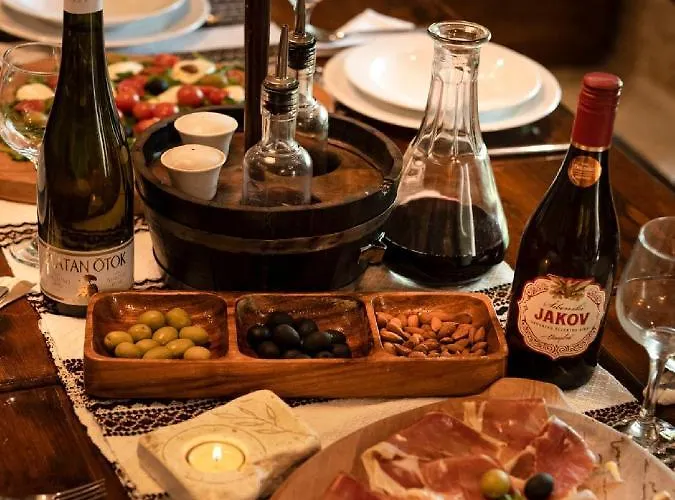 Authentic Stone House Lola בית נופש