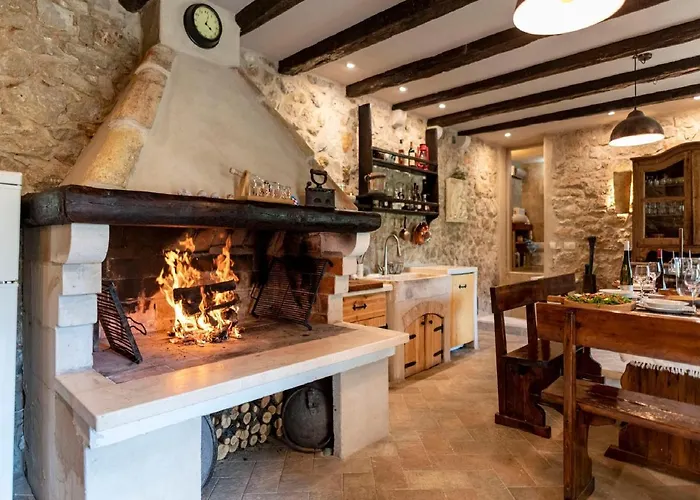 בית נופש Authentic Stone House Lola מאקרסקה