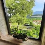 Semesterbostad Authentic Stone House Lola