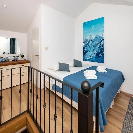 Authentic Stone House Lola Makarska