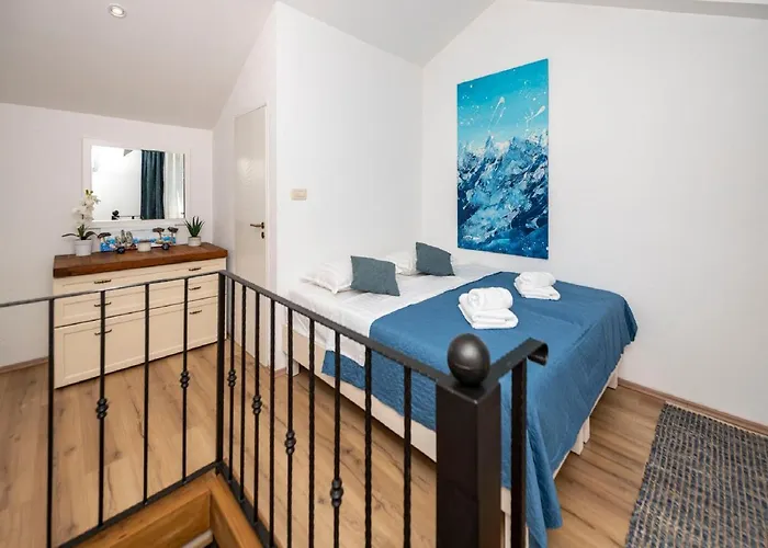 Authentic Stone House Lola Makarska