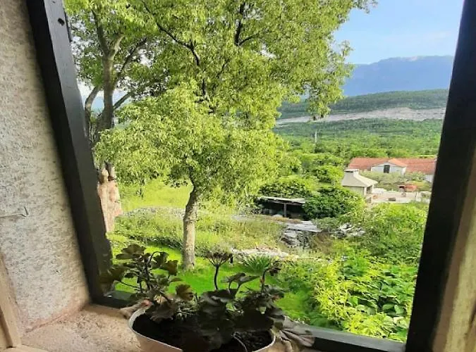 Feriehus Authentic Stone House Lola