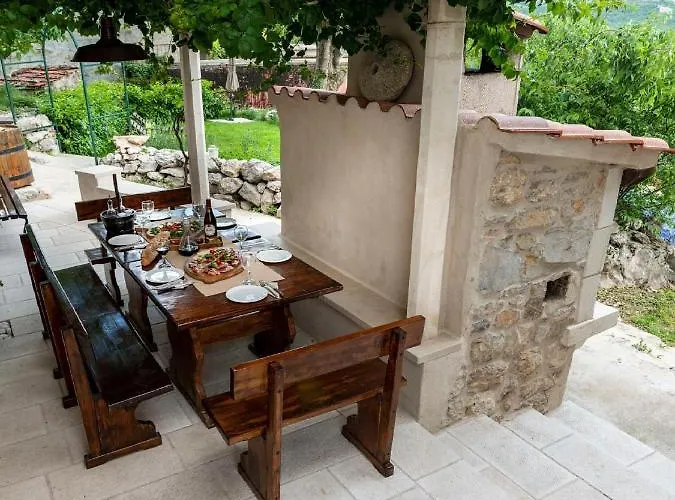 Authentic Stone House Lola Makarska