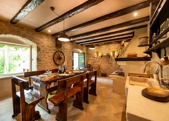 Feriehus Authentic Stone House Lola Makarska