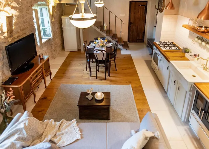 Authentic Stone House Lola Feriehus