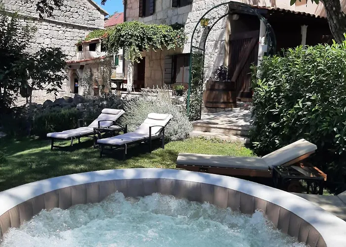 Authentic Stone House Lola *